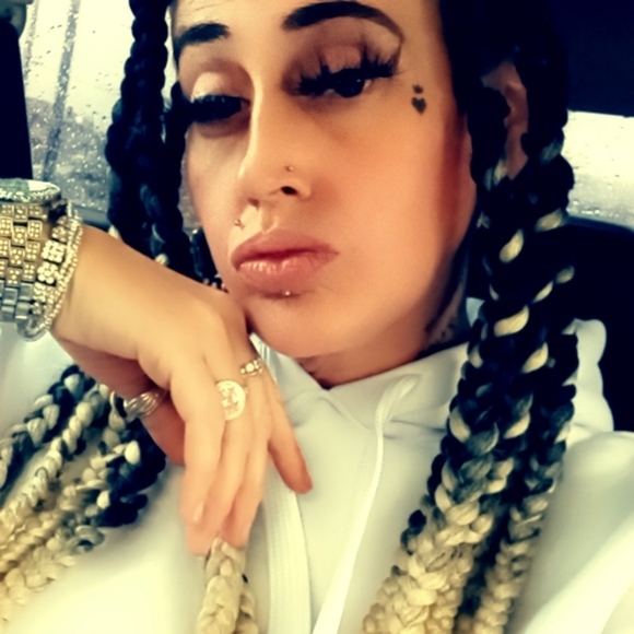 Meet your Posher, Kristin - Picture 2 of 4